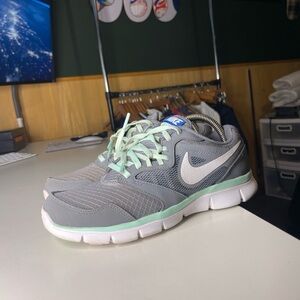 Nike Flex Experience RN 3 Size 7 Gray Mesh Running Shoes size 6.5